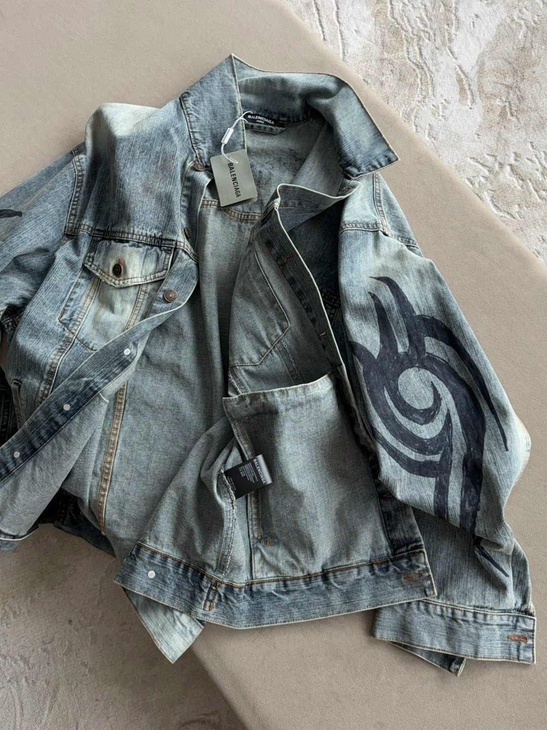 джинсовая куртка miu miu,куртка джинсовый,куртка женская джинсовая оверсайз,джинсовая куртка свободная,джинсовое пальто женское