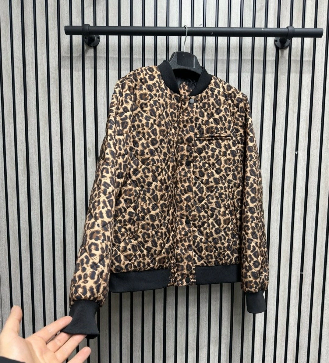 куртка бомбер леопардовая,куртка бомбер,бомбер леопардовый victi,демисезонная куртка бомбер,куртка бомбер леопардовые арт.3667695