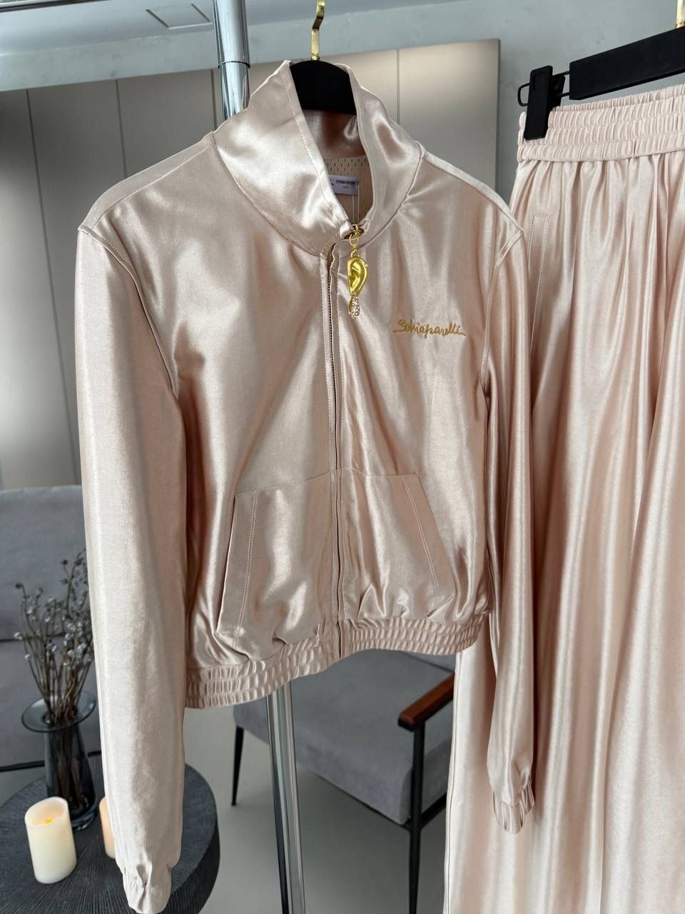 костюм женский,стильный костюм из мягкого велюра,костюм бежевый,велюровый костюм,костюм женский тройка