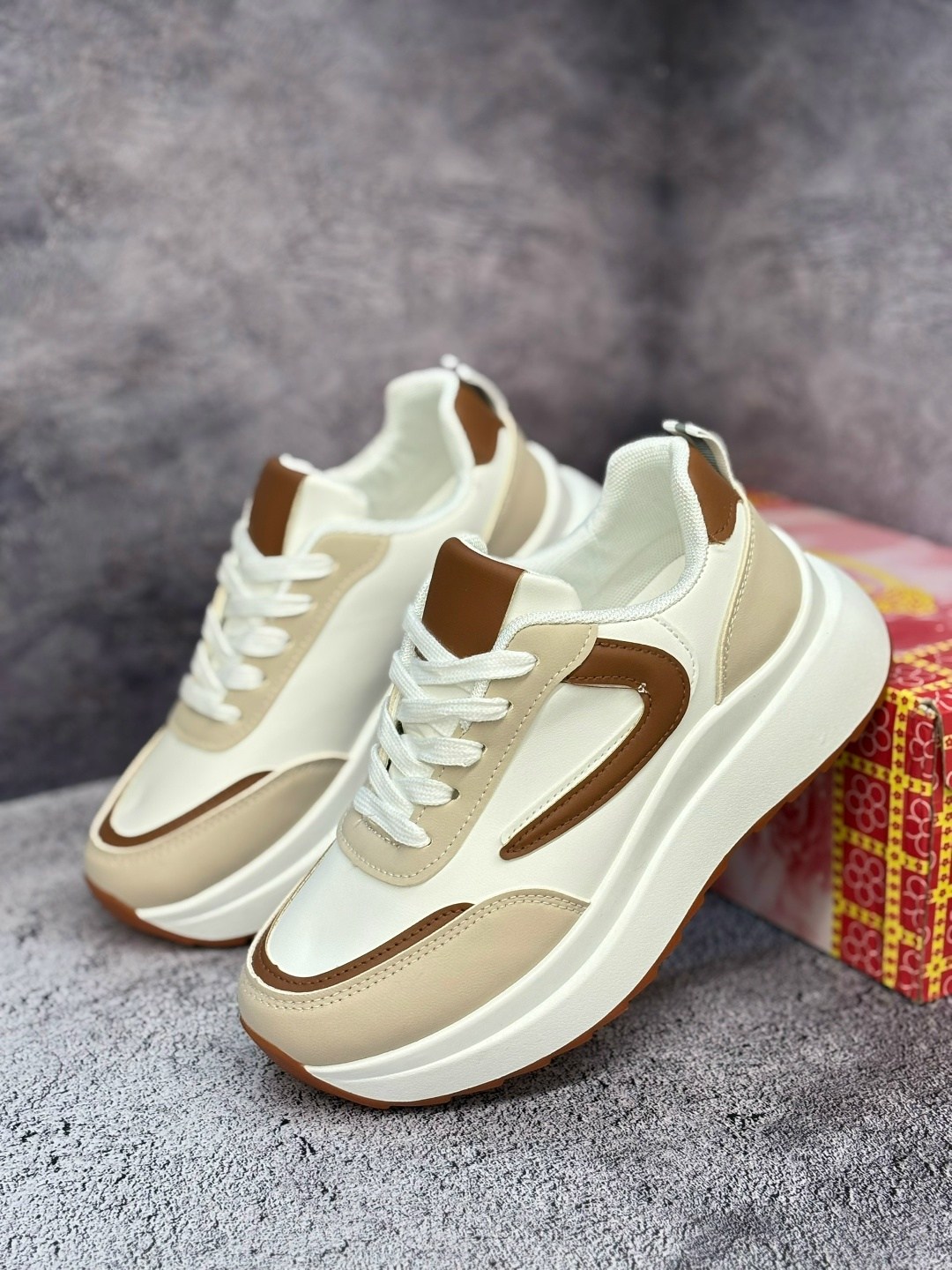 кроссовки женские,кроссовки для женщин,модные кроссовки,удобные кроссовки,повседневные кроссовки