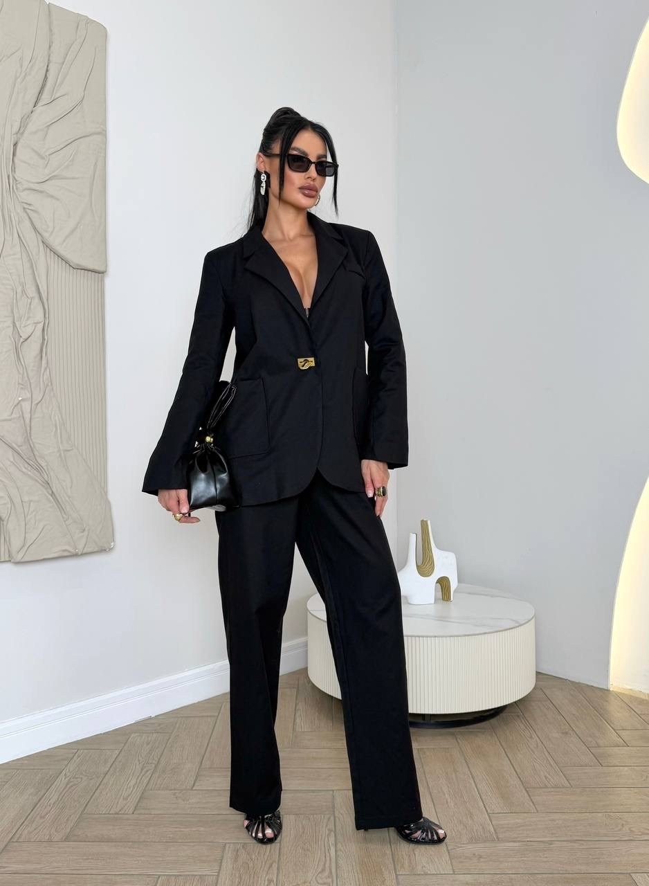 белый брючный костюм,брючный костюм,брючный костюм палаццо женский белый,белый брючный костюм женский,классический брючный костюм с прямым жакетом и брюками палаццо в белом цвете