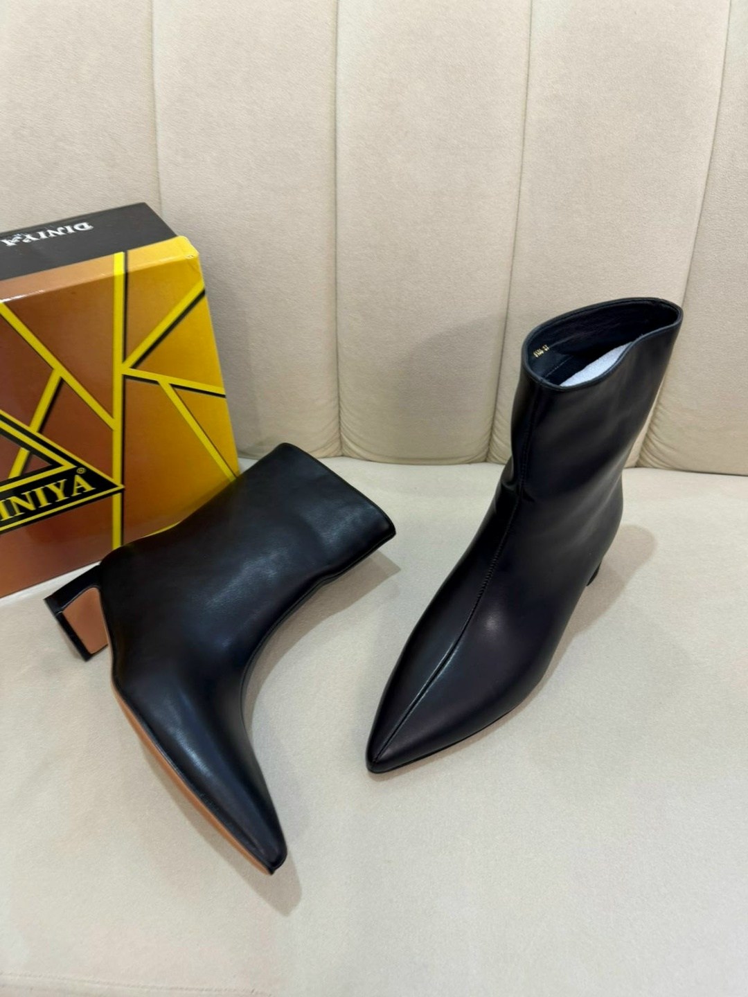 женские ботильоны на высоком каблуке с острым носком,,женские ботильоны с острым носком,ботильоны женские,модные ботильоны