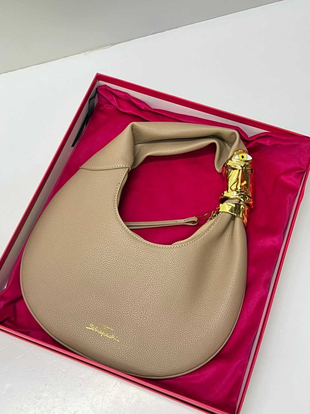 кожаная сумка-хобо whisper coccinelle,женская сумка,сумка,сумка coccinelle,сумки аксессуары