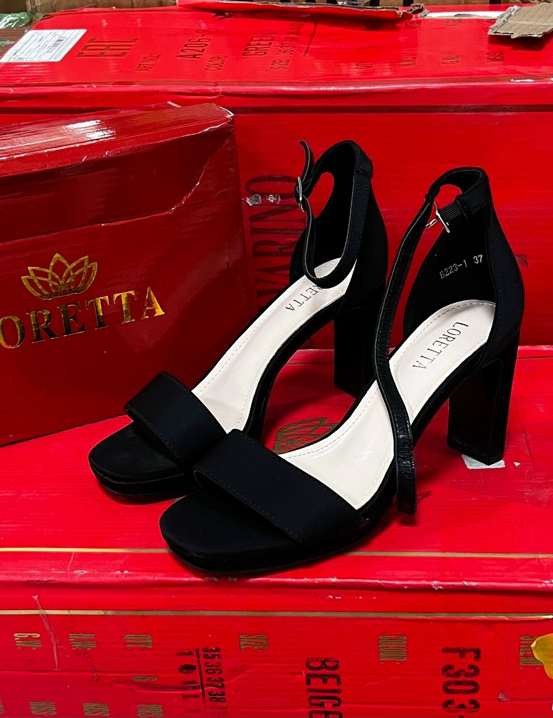 босоножки на каблуках,босоножки закрытые,босоножки женские,замшевые босоножки,черные босоножки