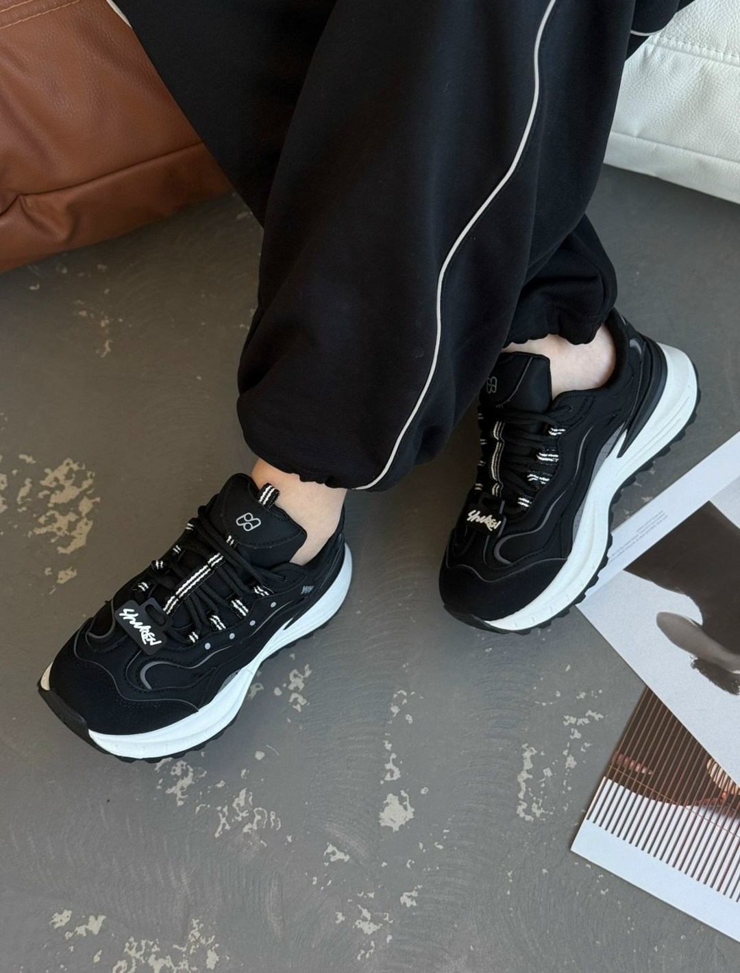 женские кроссовки,,стильные женские кроссовки,модные кроссовки,черные кроссовки