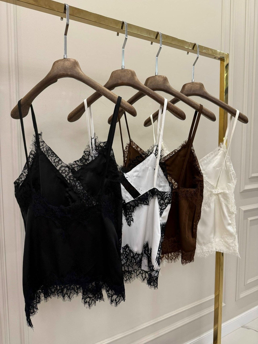 атласный топ с кружевом,атласная майка с кружевом,шелковый топ с кружевом,майка шелковая с кружевом,бельевой стиль кружево