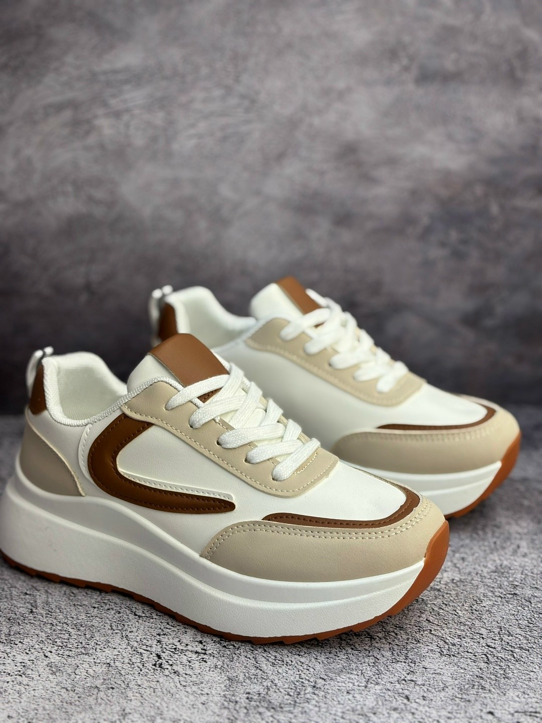 кроссовки женские,кроссовки для женщин,модные кроссовки,удобные кроссовки,повседневные кроссовки