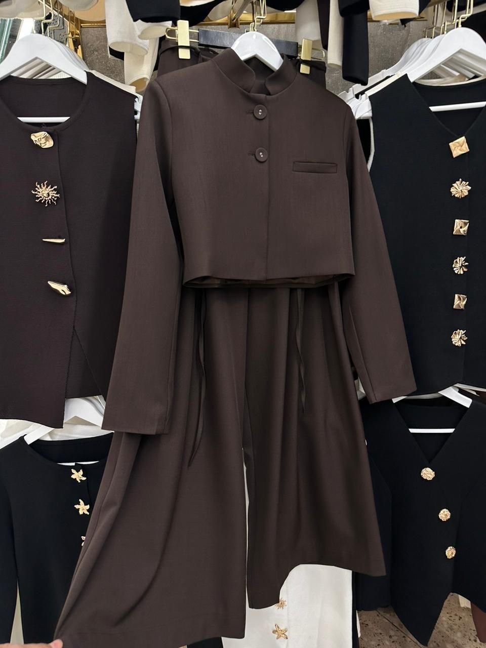 повседневные платья,женские костюмы,платье черное,школьный костюм,костюм