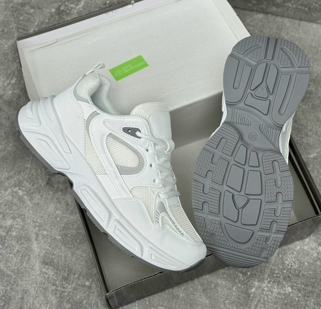 кроссовки женские,пудровые кроссовки,удобные кроссовки,кроссовки модные,массивные кроссовки