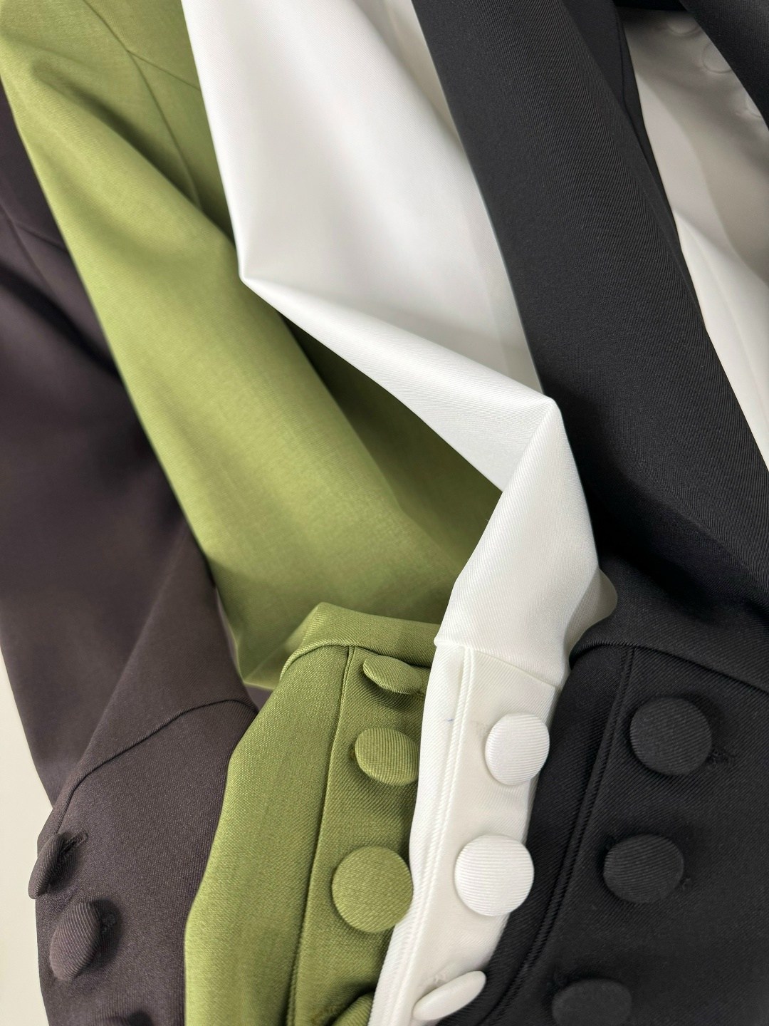 пиджак женский белый,жакет,женский пиджак без воротника белый,белый дизайнерский пиджак,белый пиджак