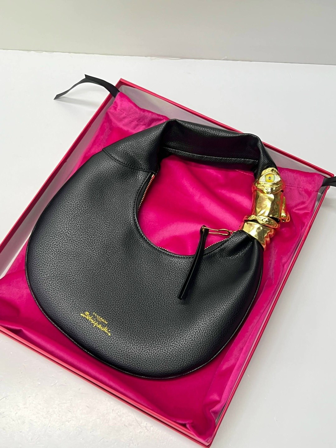 кожаная сумка-хобо whisper coccinelle,женская сумка,сумка,сумка coccinelle,сумки аксессуары