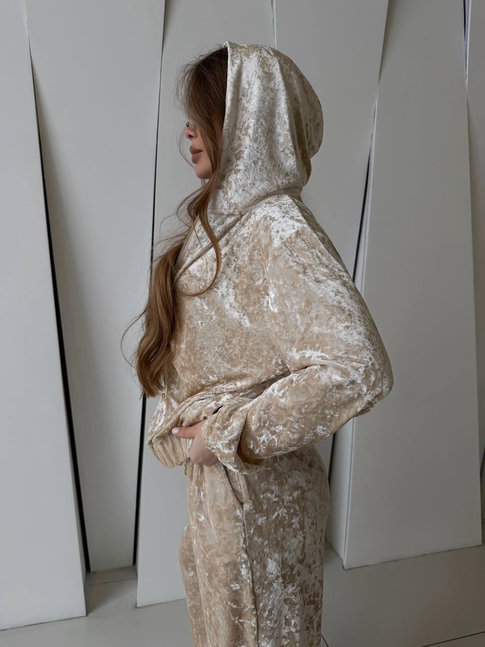 велюровый костюм,велюровый костюм женский,велюровый костюм 2026,костюм бежевый,женский костюм