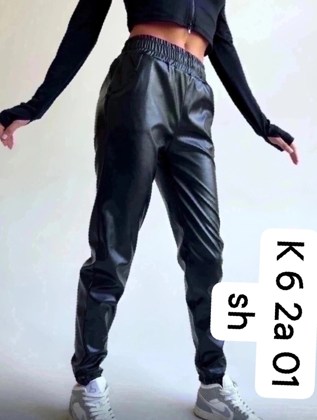 брюки кожаные,брюки из экокожи спортивные на резинке moliza,утепленные брюки из экокожи,кожаные брюки экокожа джоггеры,брюки эко кожа монари