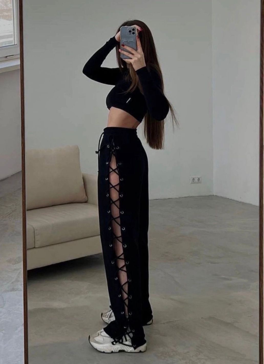 широкие штаны y2k со шнуровкой по бокам d.fortune,трендовые штаны со шнуровкой по бокам,штаны на шнуровке,спортивные штаны с вырезом,брюки на шнуровке