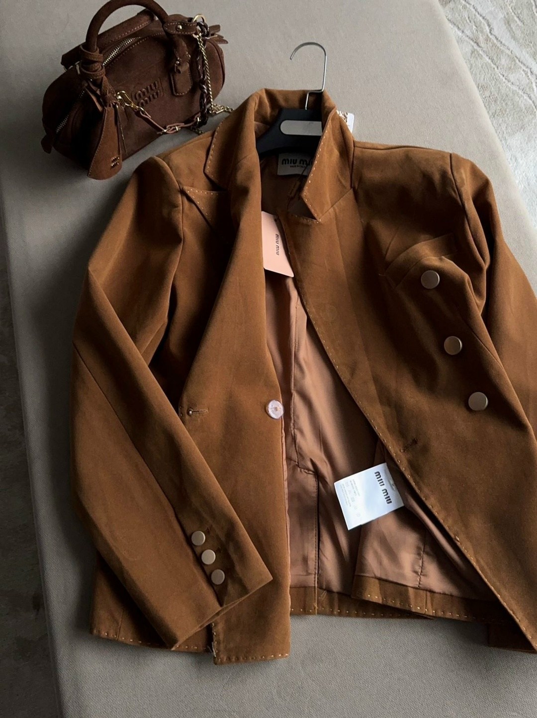 куртка бомбер замшевая коричневая осень espiritu,куртка бомбер замшевая шоколадная осень,куртка бомбер замшевая коричневая весна,куртка бомбер замшевая коричневая весна espiritu,вельветовая куртка