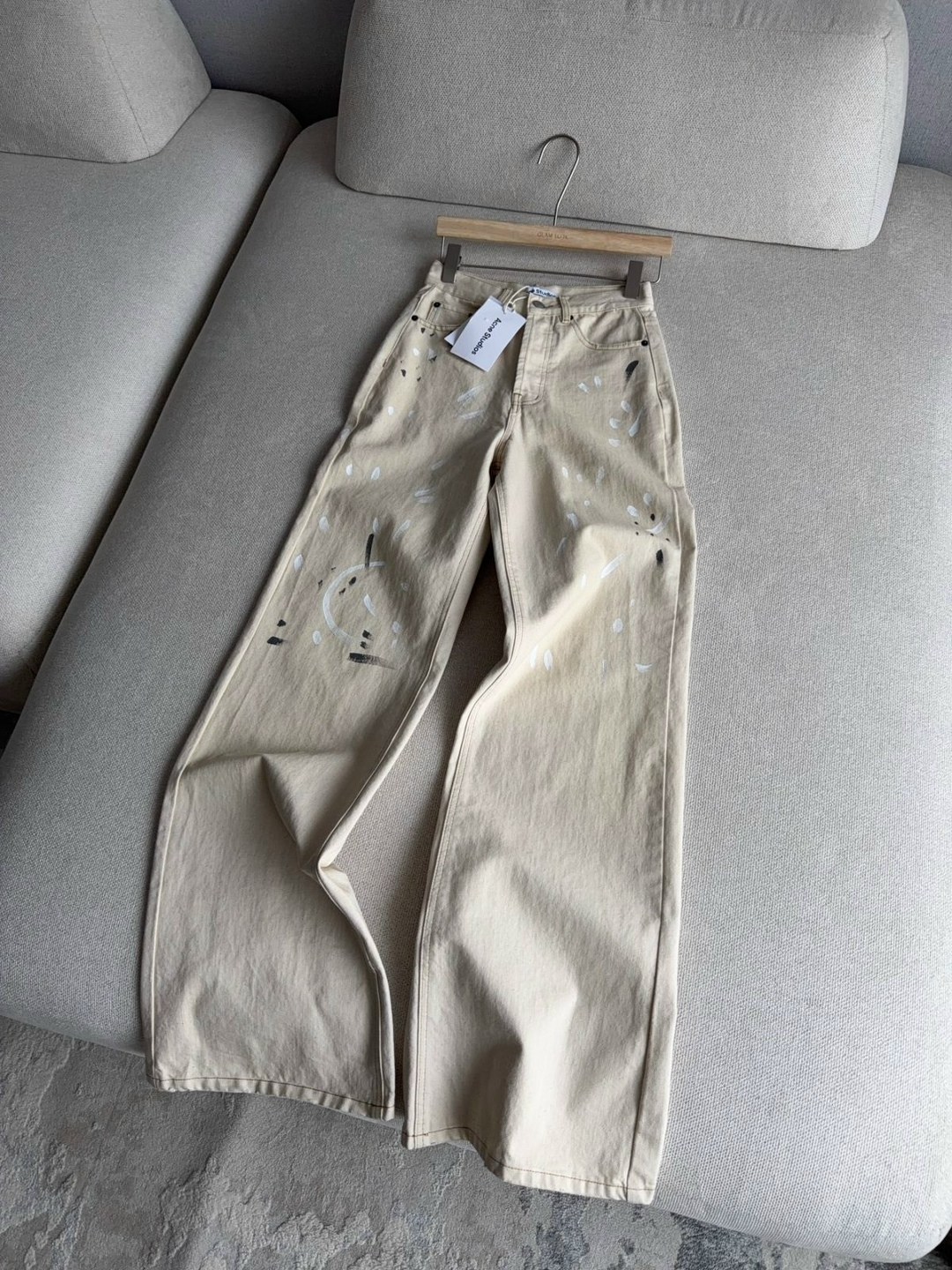 светлые брюки,бежевые брюки,модные брюки,брюки с принтом,джинсы брюки