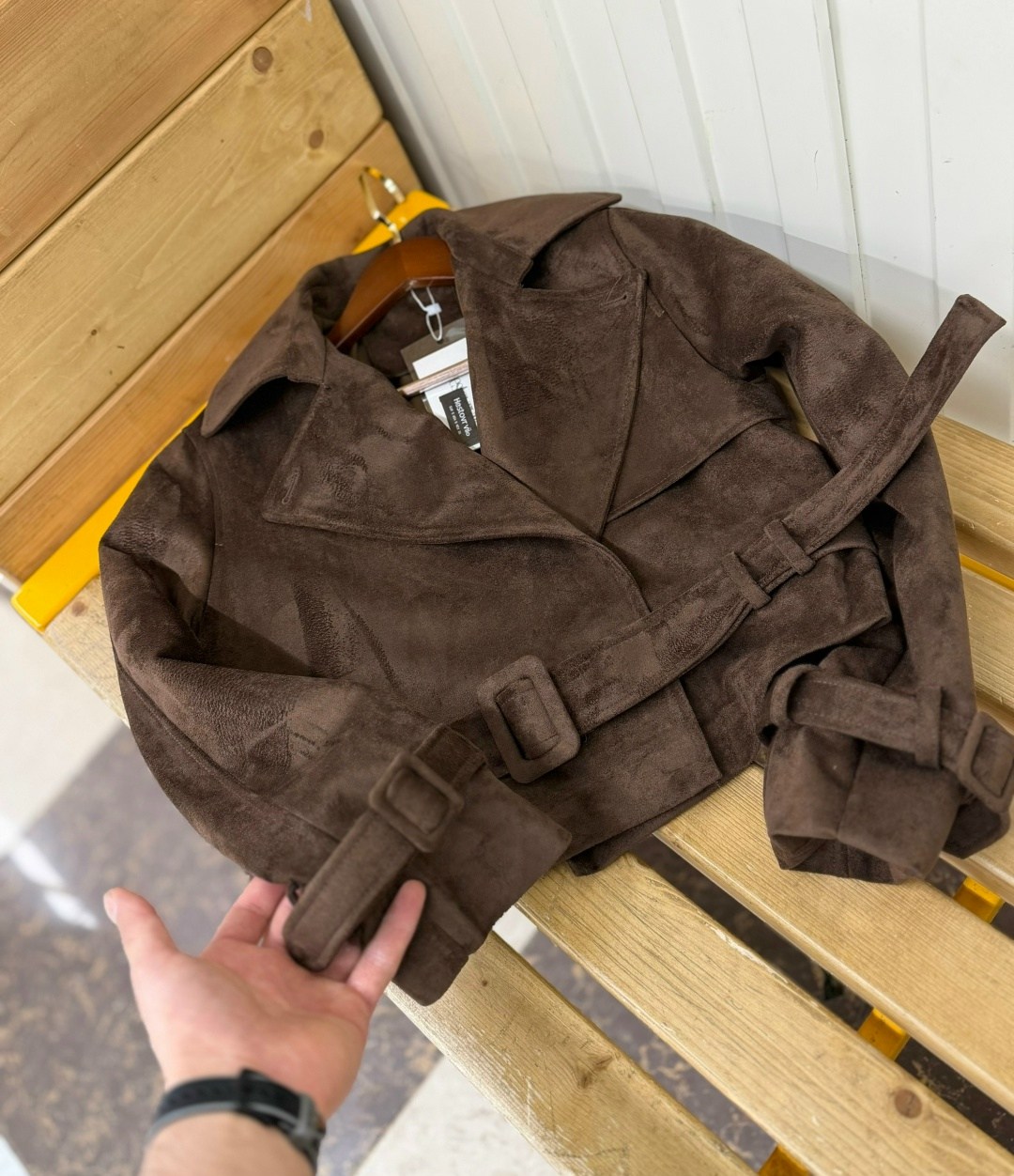 замшевая куртка женская,замшевая куртка,куртка косуха замшевая коричневая с поясом tadari,куртка из замши,классическая коричневая замшевая женская куртка с поясом