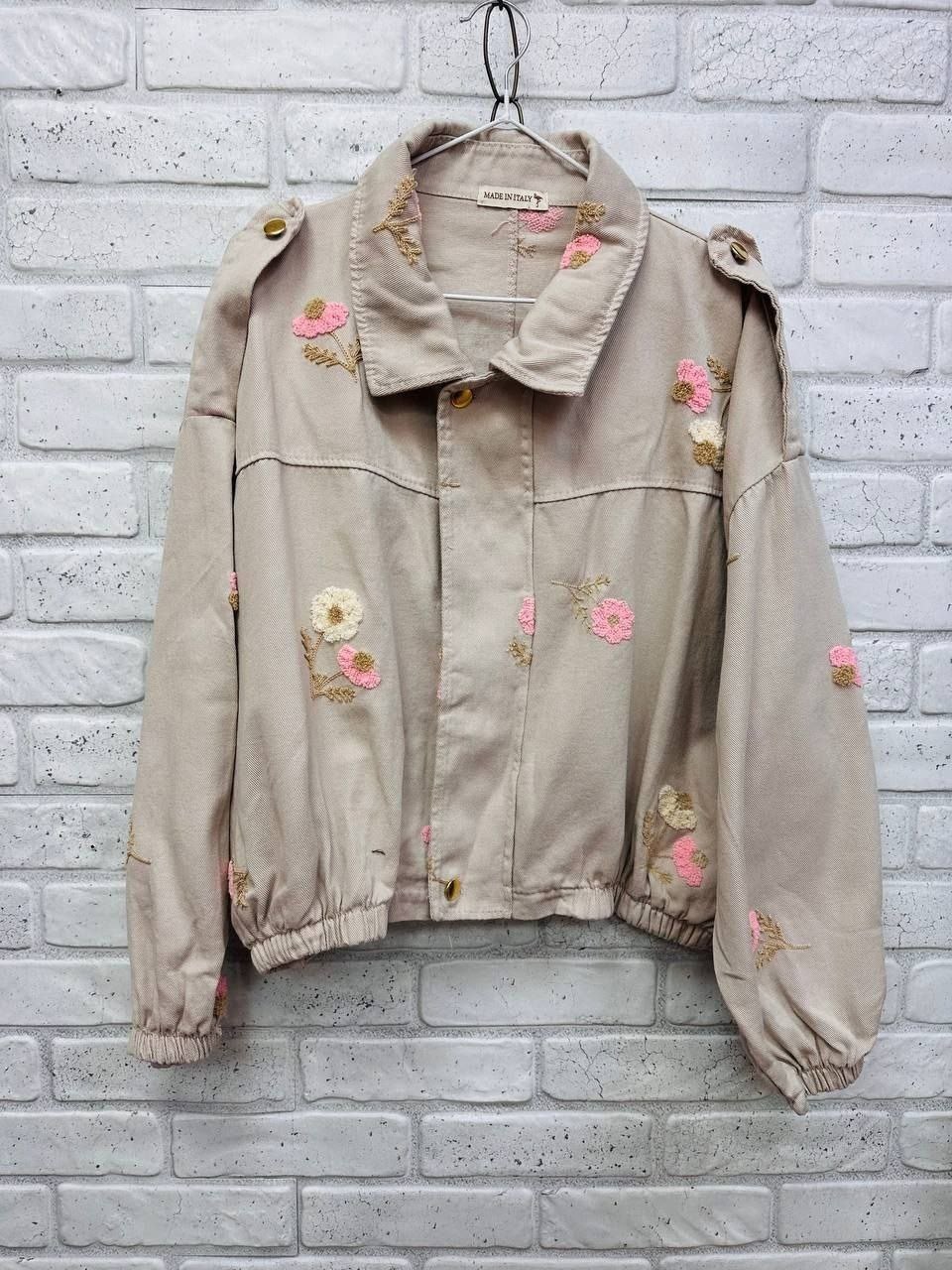 женская джинсовая куртка с цветочной вышивкой,джинсовая куртка,джинсовая куртка с вышивкой,женская джинсовая куртка,женская джинсовая куртка с вышивкой