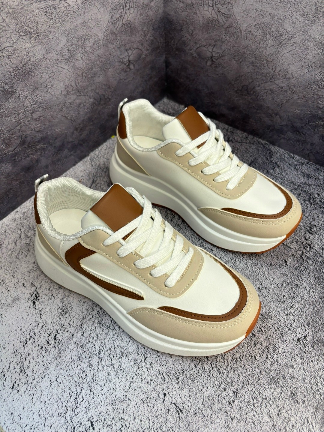 кроссовки женские,кроссовки для женщин,модные кроссовки,удобные кроссовки,повседневные кроссовки