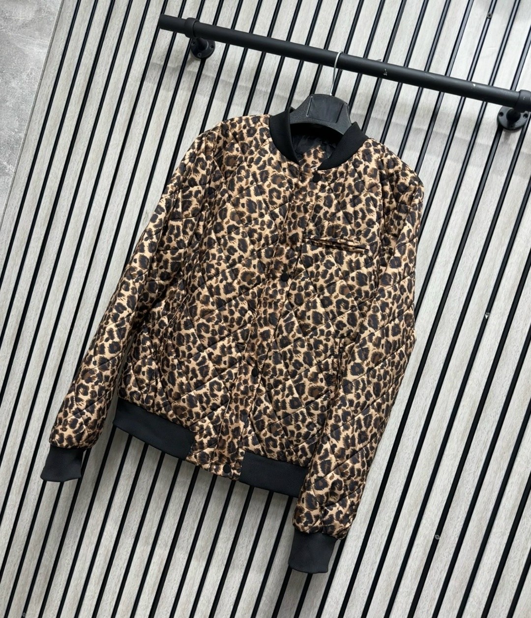 куртка бомбер леопардовая,куртка бомбер,бомбер леопардовый victi,демисезонная куртка бомбер,куртка бомбер леопардовые арт.3667695