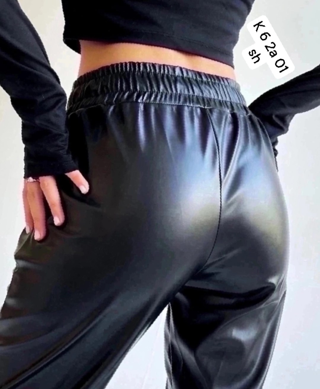 брюки кожаные,брюки из экокожи спортивные на резинке moliza,утепленные брюки из экокожи,кожаные брюки экокожа джоггеры,брюки эко кожа монари
