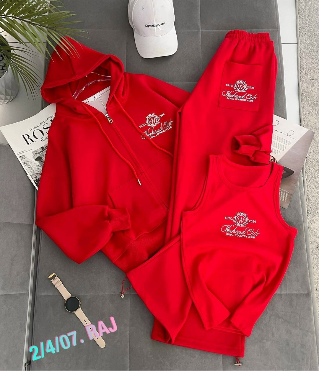 стильный спортивный костюм двойка miu miu,костюм женский спортивный,женский красный костюм miu miu,спортивный костюм,костюм женские спортивные костюмы