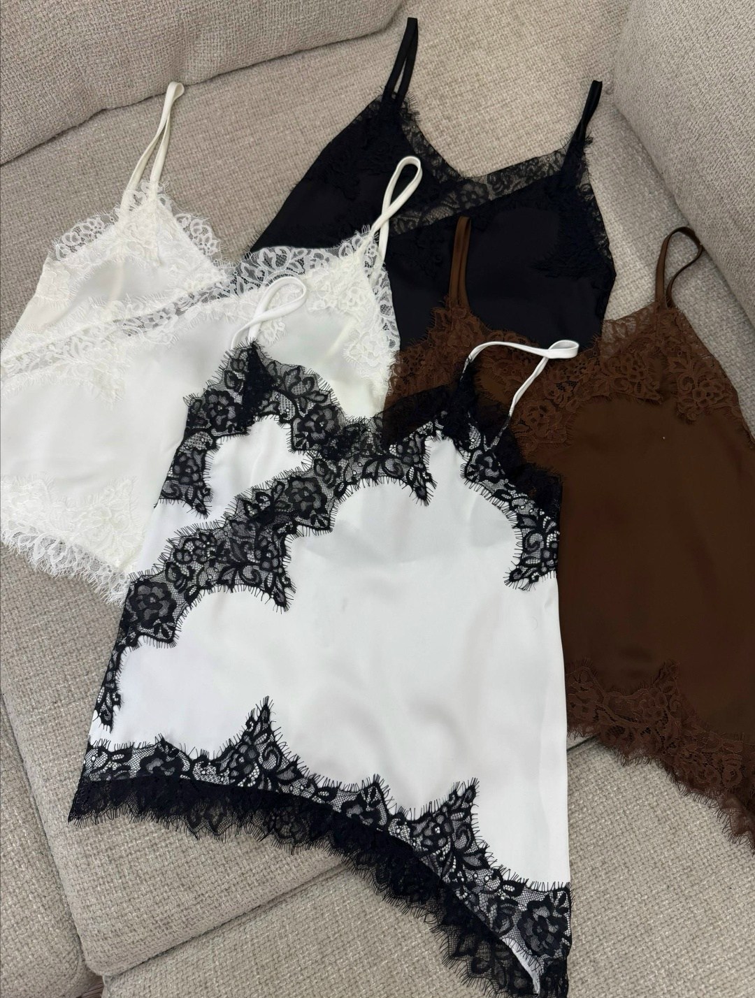 атласный топ с кружевом,атласная майка с кружевом,шелковый топ с кружевом,майка шелковая с кружевом,бельевой стиль кружево