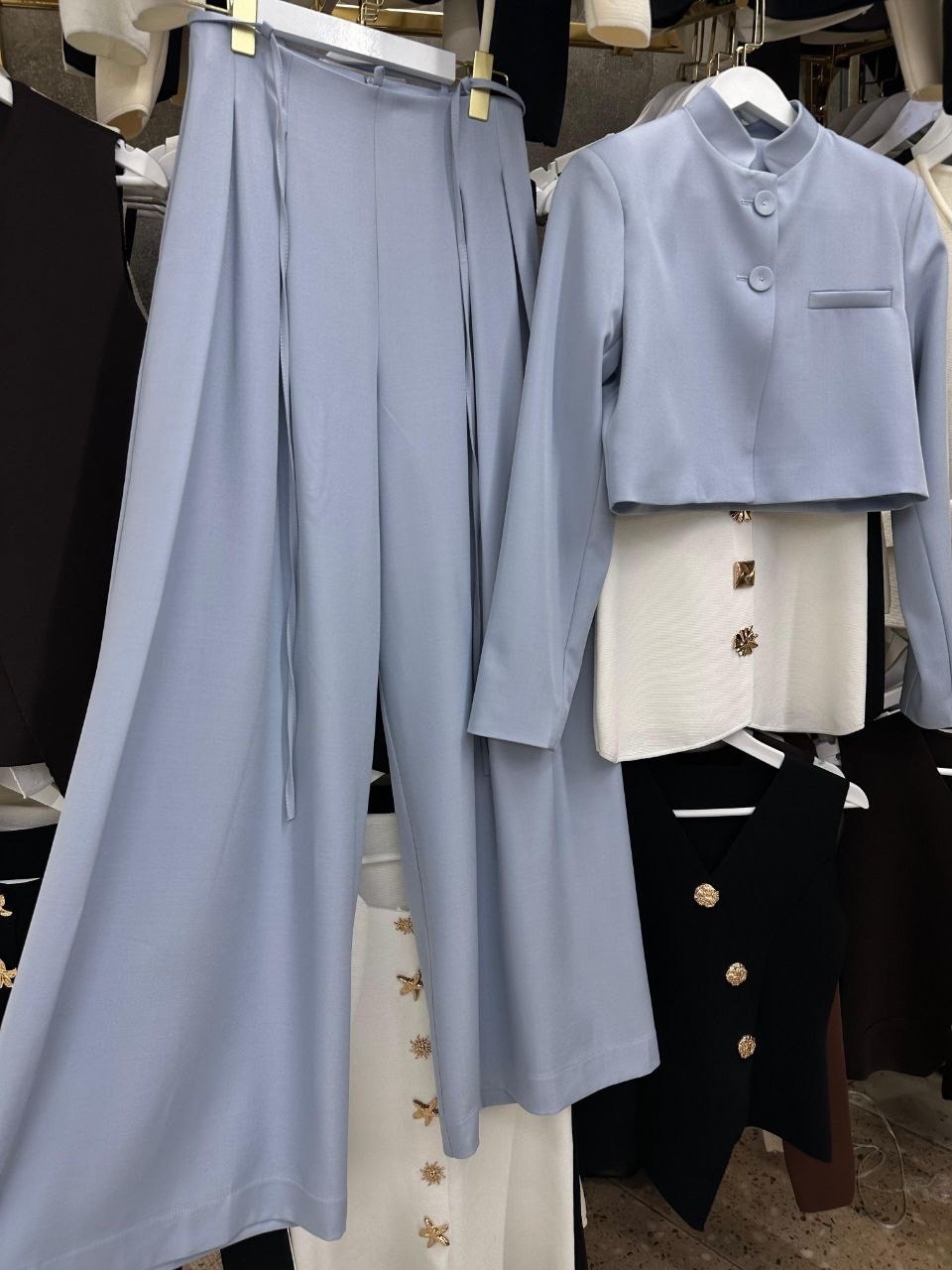 повседневные платья,женские костюмы,платье черное,школьный костюм,костюм