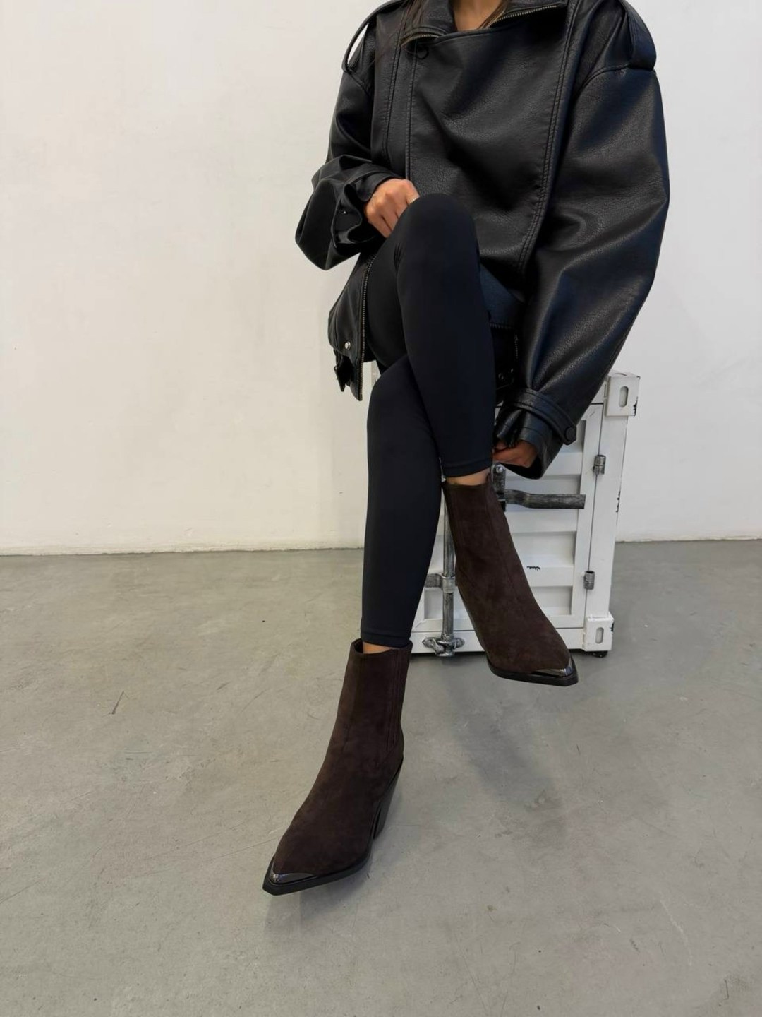 ,ботинки казаки замшевые демисезонные на каблуке коричневые,ботильоны казаки,женская ,ботильоны казаки из натуральной замши araz