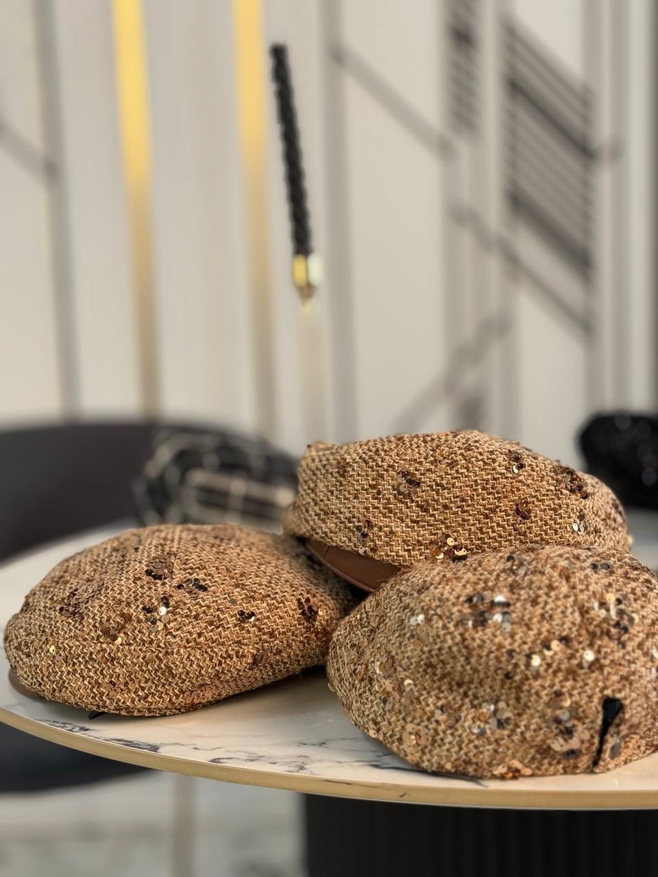 женская бейсболка,стильная одежда,солнцезащитные очки miu miu,берет