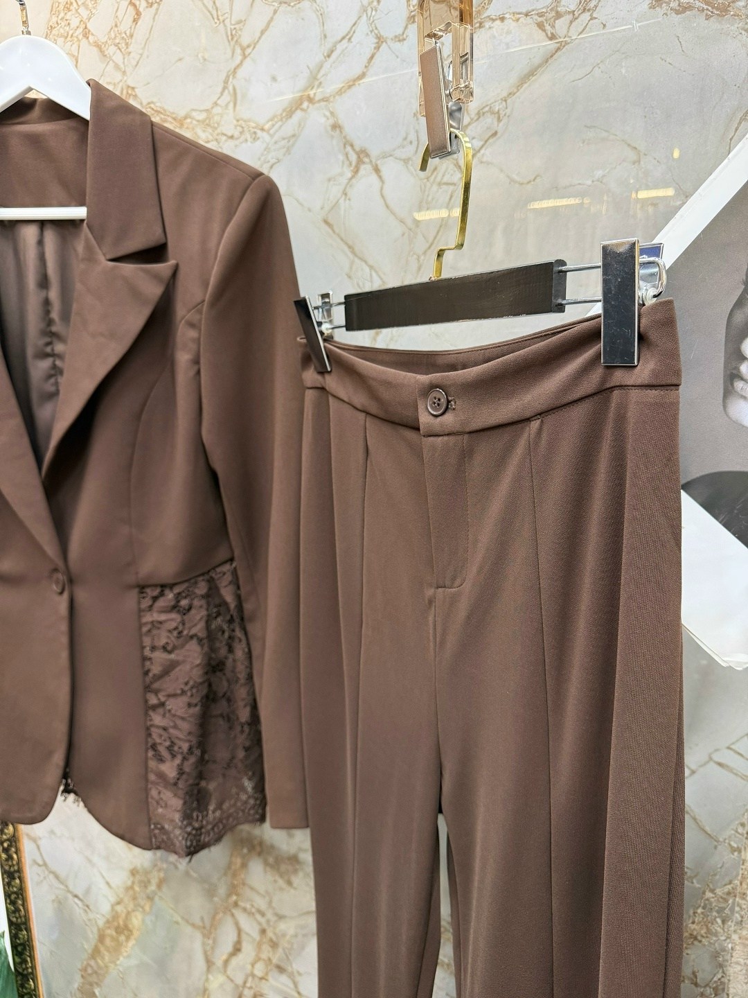 костюм брючный,костюм женский,женский брючный классический костюм,женский дизайнерский костюм элегантный кружевной блейзер и брюки-клеш,брючные костюмы женские