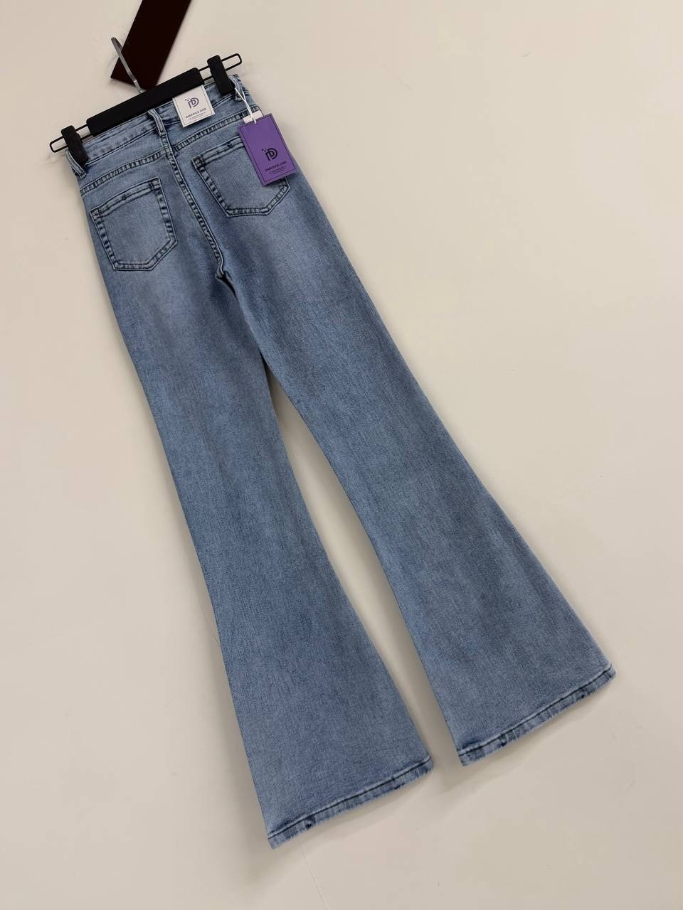 расклешенные джинсы,джинсы клеш женские,женские джинсы,джинсовые брюки,джинсы модные