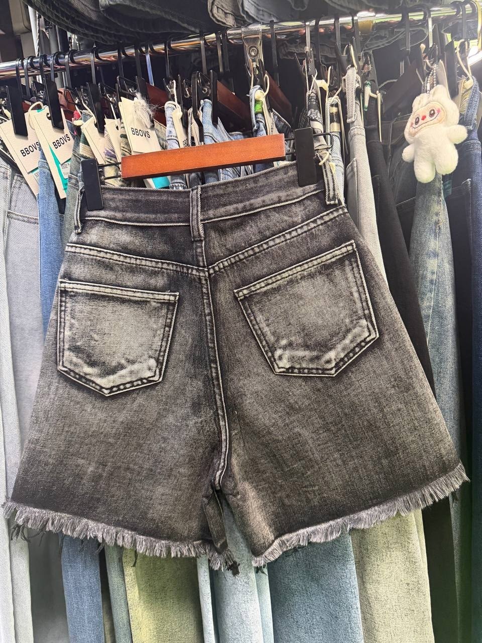 женские джинсовые шорты,джинсовые шорты,женские шорты,джинсовые шорты со стразами,рваные джинсовые шорты