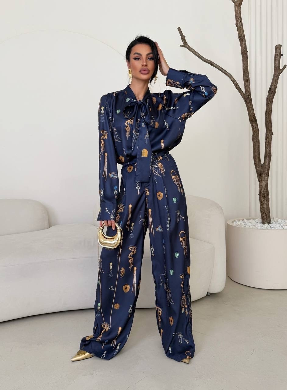 шелковый костюм в пижамном стиле,брючный костюм,костюм в пижамном стиле,костюм с брюками,костюм женский в пижамном стиле