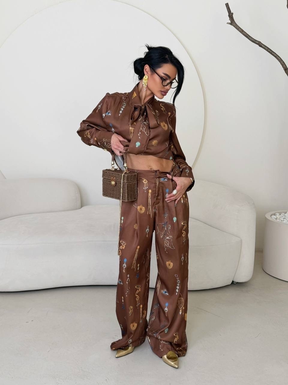 шелковый костюм в пижамном стиле,брючный костюм,костюм в пижамном стиле,костюм с брюками,костюм женский в пижамном стиле