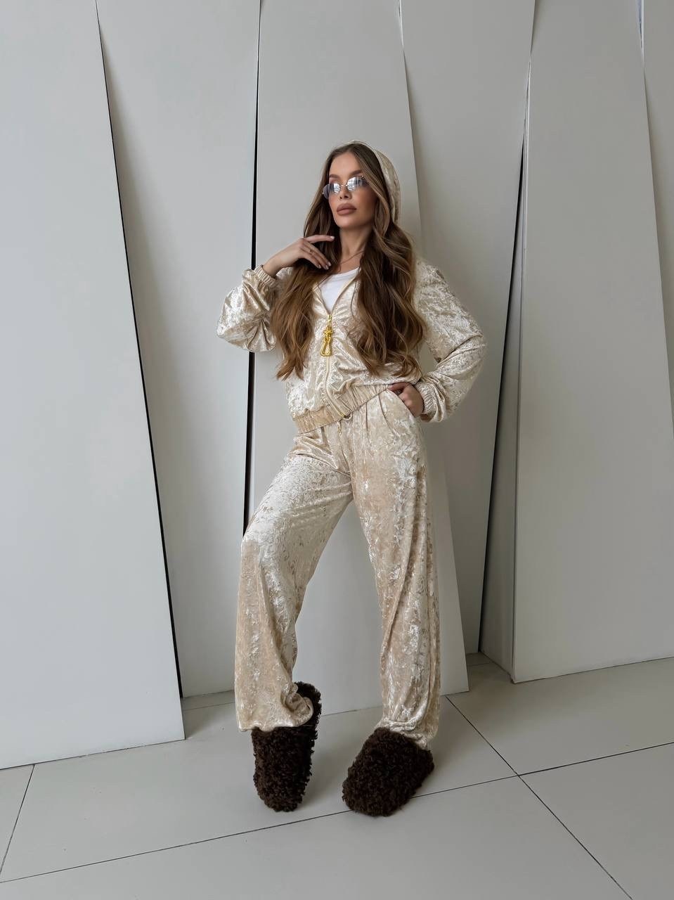 велюровый костюм,велюровый костюм женский,велюровый костюм 2026,костюм бежевый,женский костюм