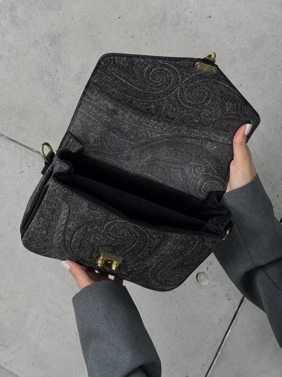 сумка,женская сумка,сумка через плечо в стиле guess,черная сумка,классическая сумка