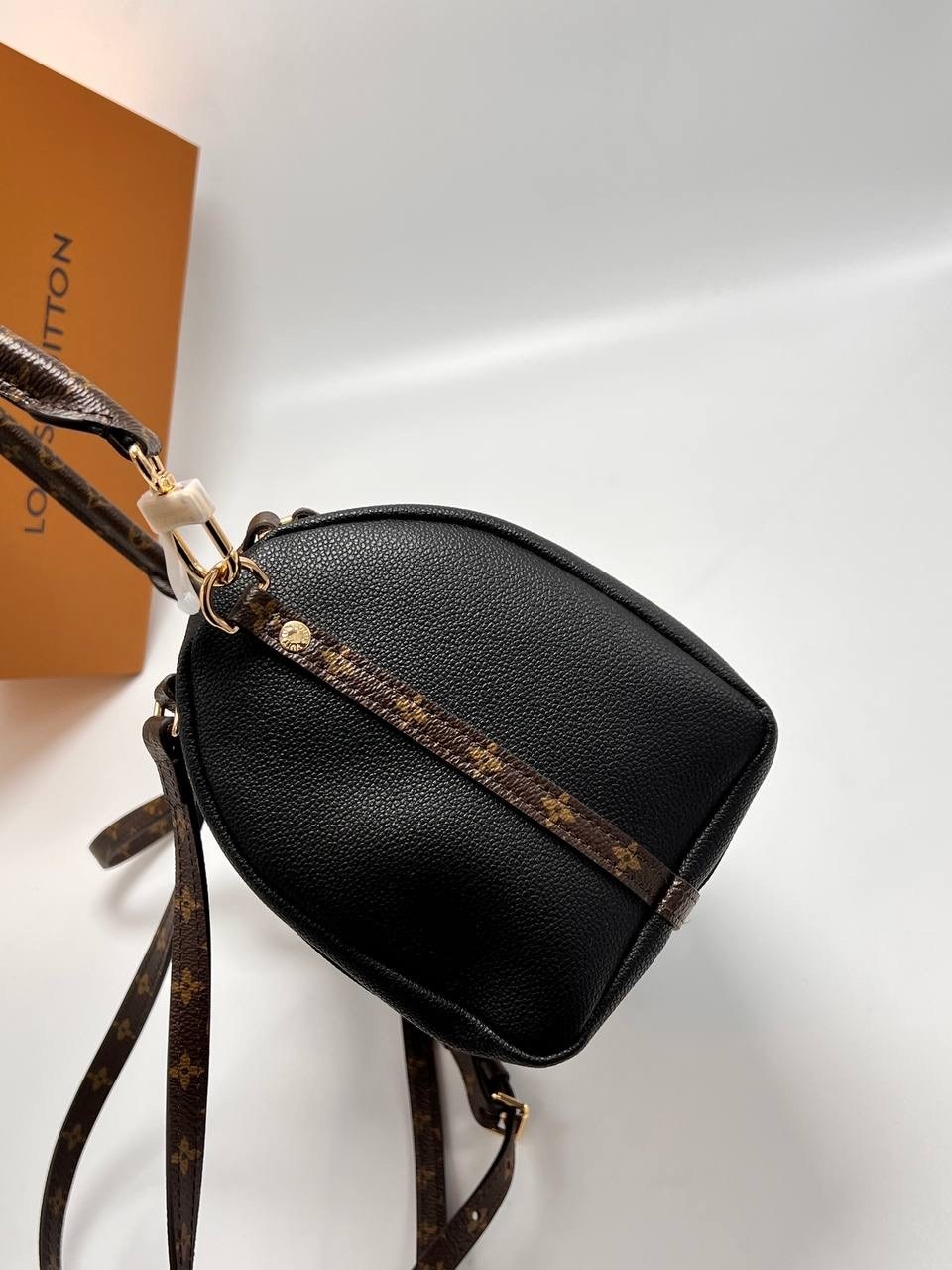 louis vuitton сумка на плечо,louis vuitton женская сумка,сумка на плечо круглая louis vuitton,сумка louis vuitton,сумка женская louis vuitton премиум