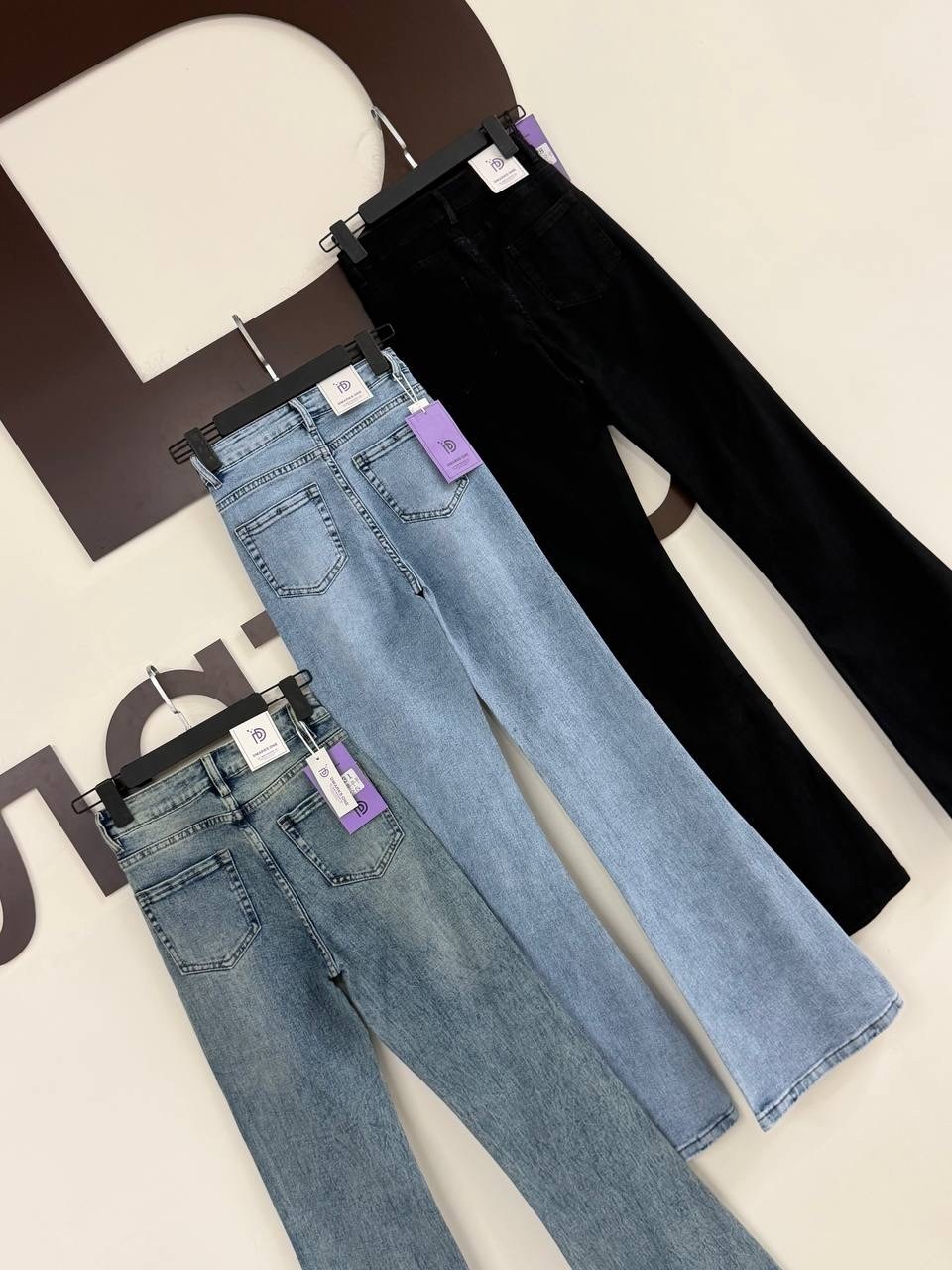 расклешенные джинсы,джинсы клеш женские,женские джинсы,джинсовые брюки,джинсы модные