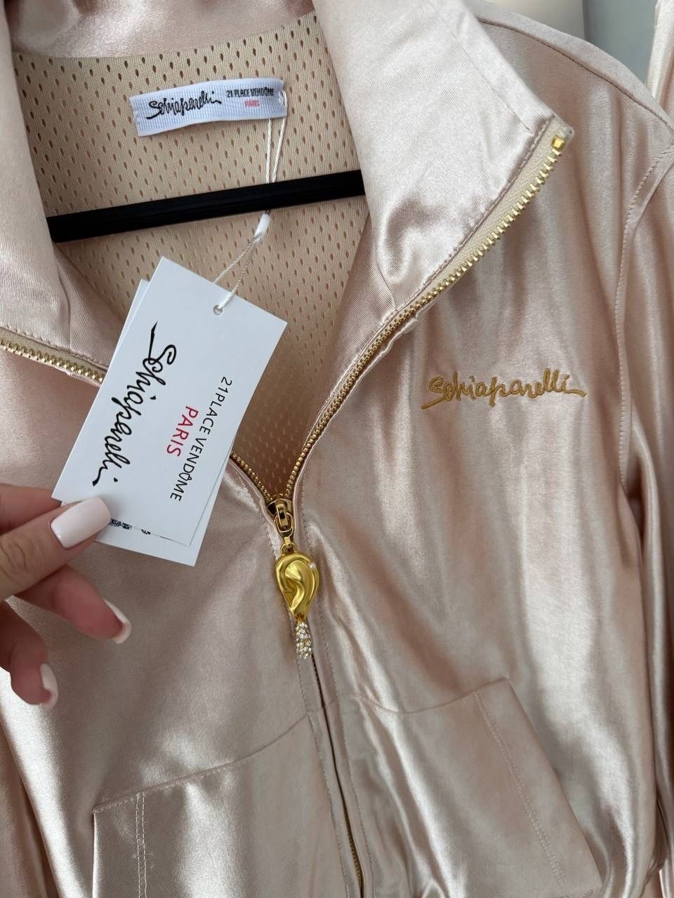 костюм женский,стильный костюм из мягкого велюра,костюм бежевый,велюровый костюм,костюм женский тройка