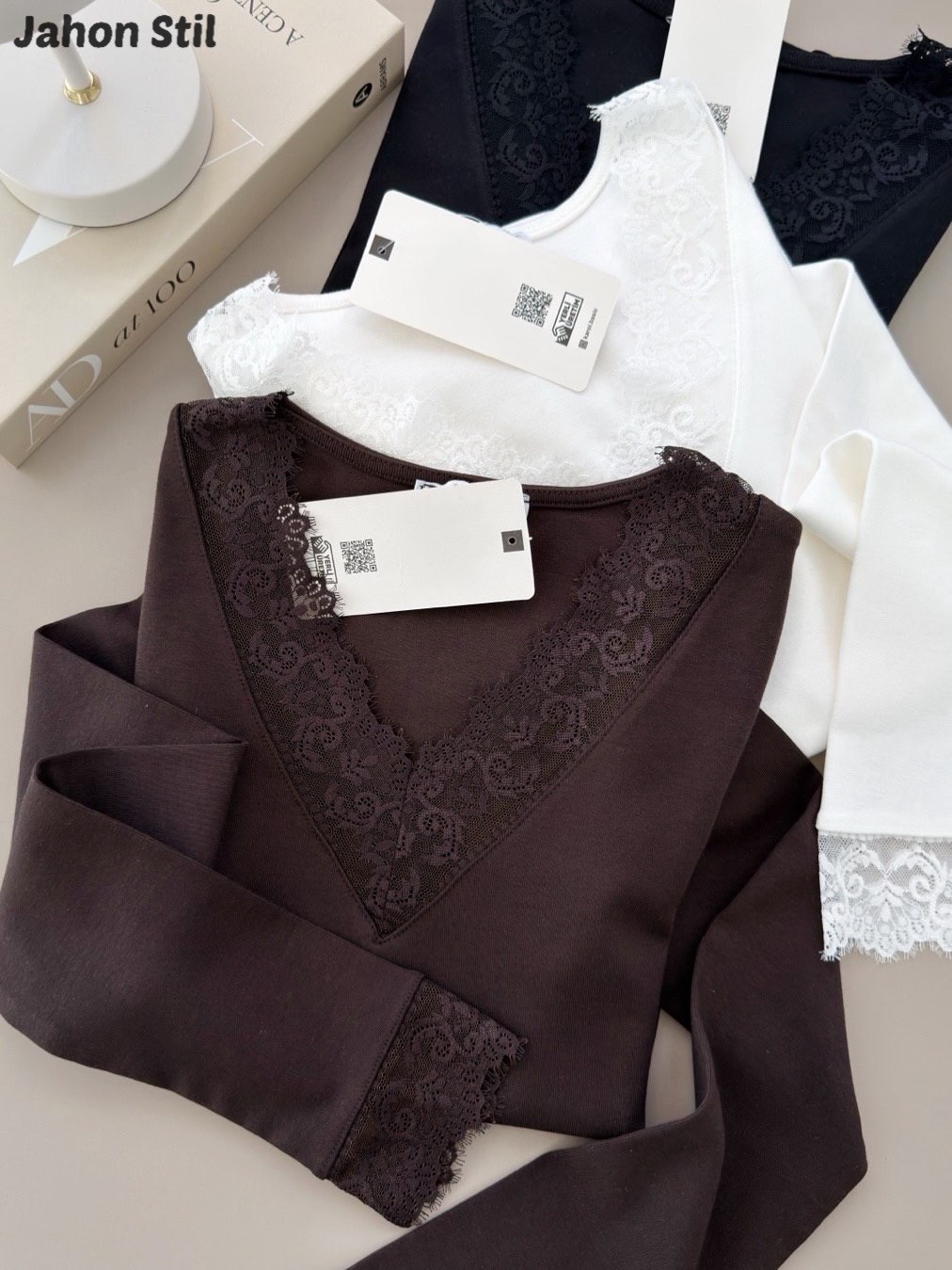 лонгслив pieces barbera черный,лонгслив с кружевом женский,джемпер женский кружевной,черный облегающий топ в рубчик с v-образным вырезом с кружевной отделкой,футболка с кружевной отделкой