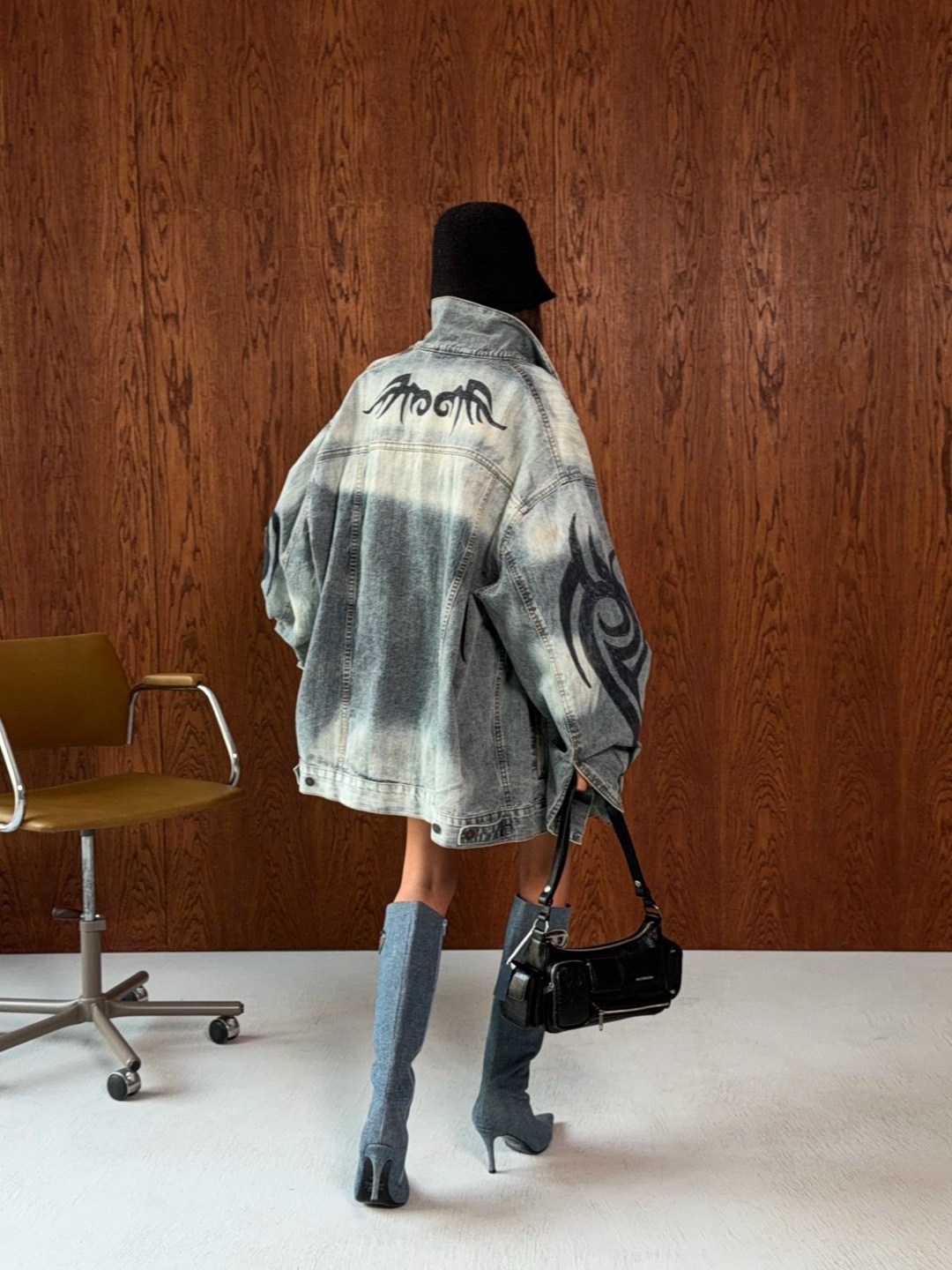 джинсовая куртка miu miu,куртка джинсовый,куртка женская джинсовая оверсайз,джинсовая куртка свободная,джинсовое пальто женское