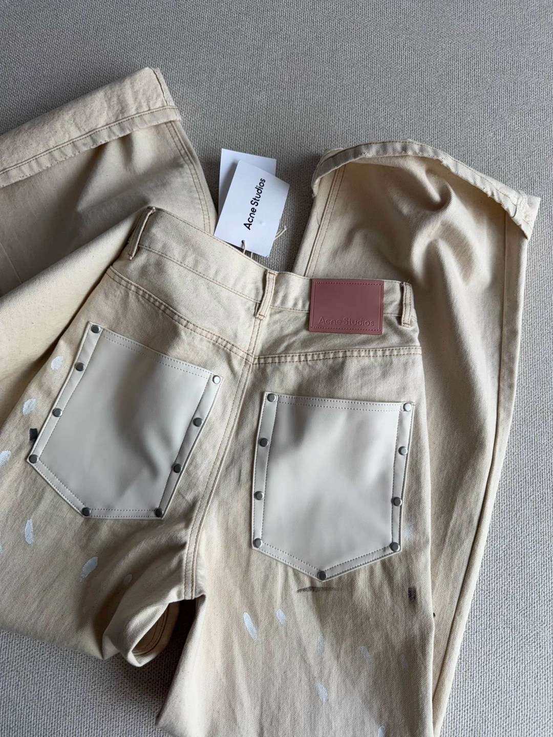 светлые брюки,бежевые брюки,модные брюки,брюки с принтом,джинсы брюки