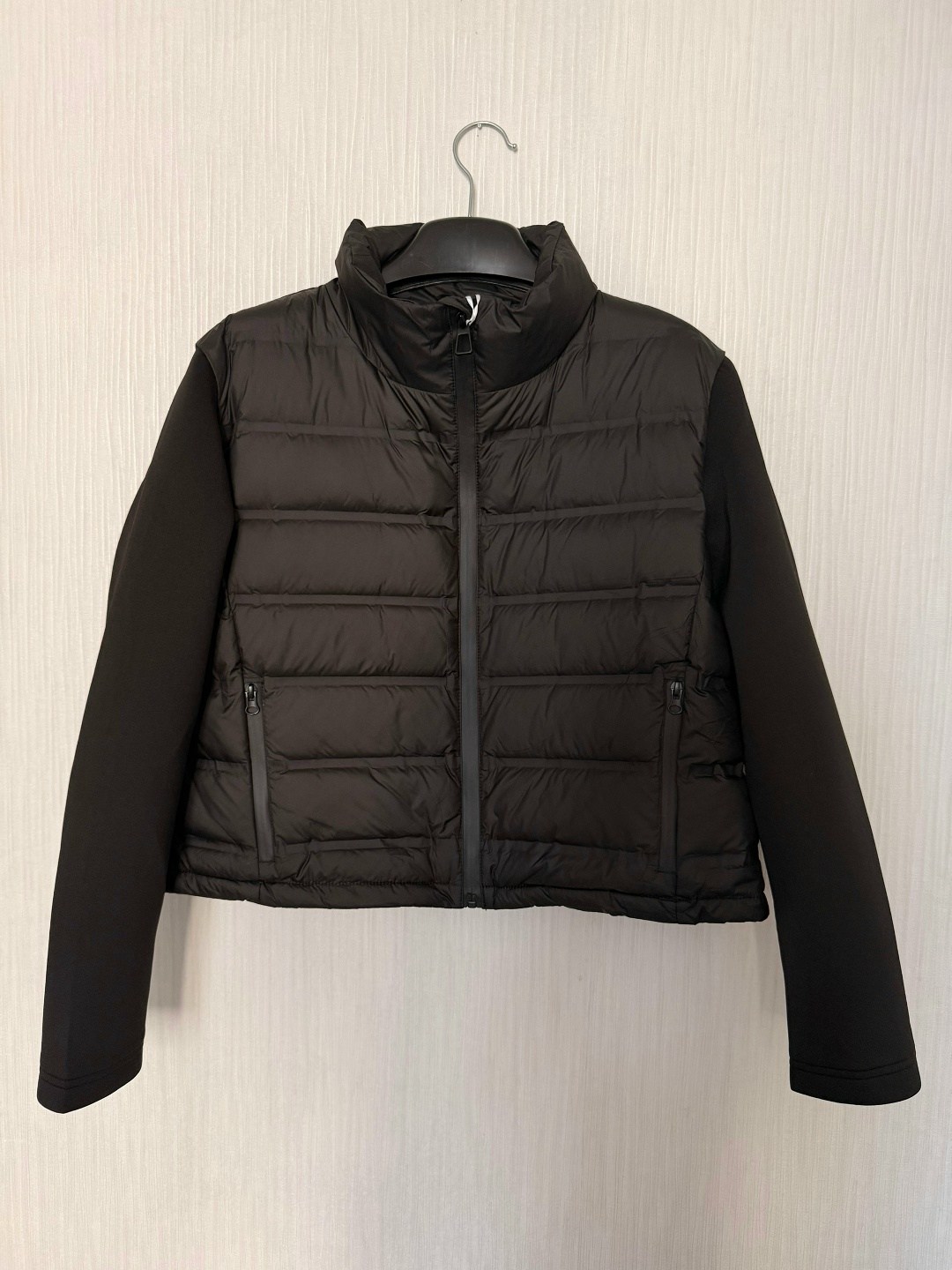 короткая куртка,комбинированная куртка,куртка женская,легкая куртка,черная куртка