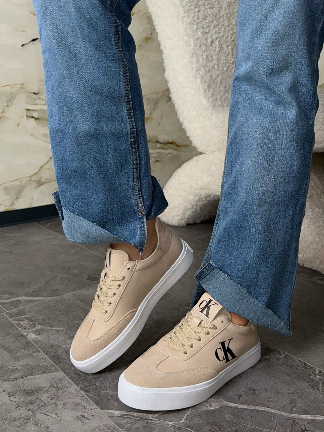 черные кеды с белой подошвой,,кеды чёрные на белой подошве topshoesby,кеды черные женские,мужские кроссовки черные из замши и белой подошвой