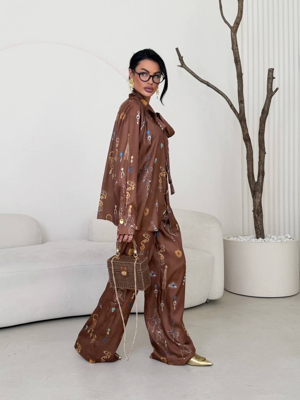 шелковый костюм в пижамном стиле,брючный костюм,костюм в пижамном стиле,костюм с брюками,костюм женский в пижамном стиле