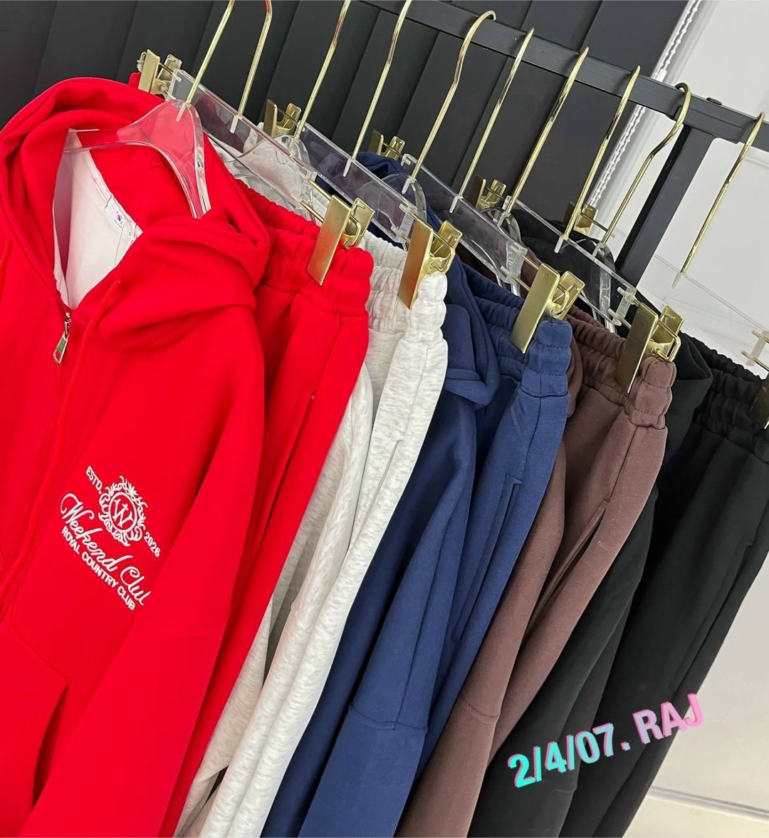 стильный спортивный костюм двойка miu miu,костюм женский спортивный,женский красный костюм miu miu,спортивный костюм,костюм женские спортивные костюмы