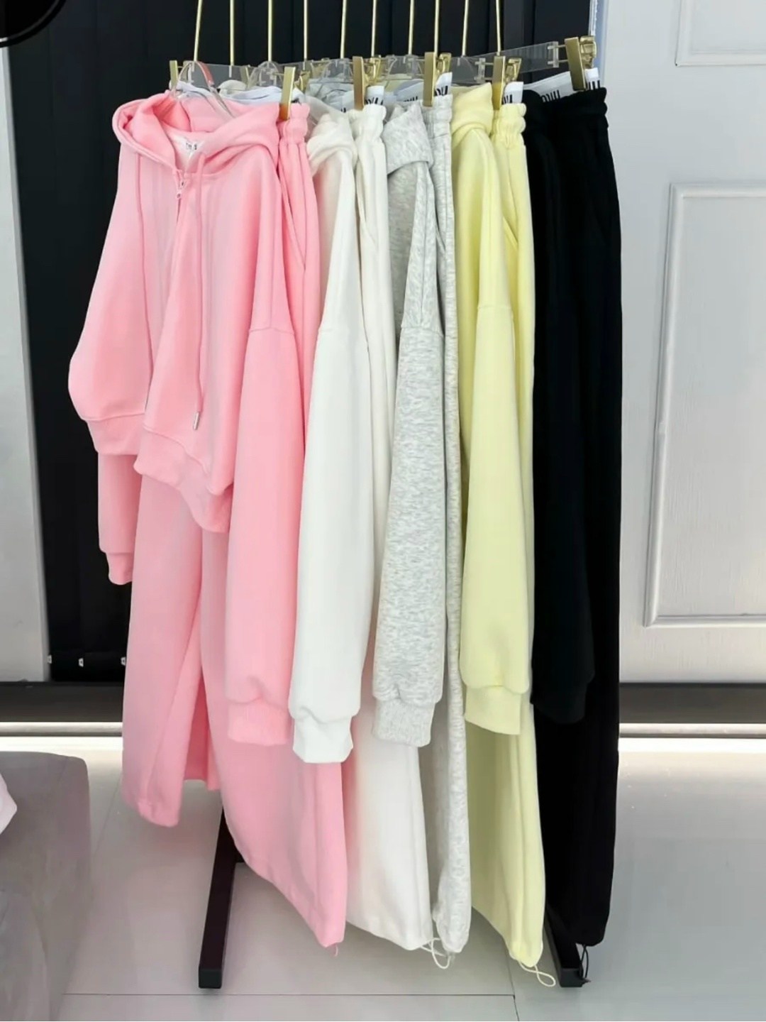 спортивные костюмы женские,стильные спортивные костюмы,спортивные костюм,костюм спортивный на молнии палаццо с кулиской 05mrk цвет желтый,спортивный костюм двойка sporty&rich w suits цвет желтый лимон