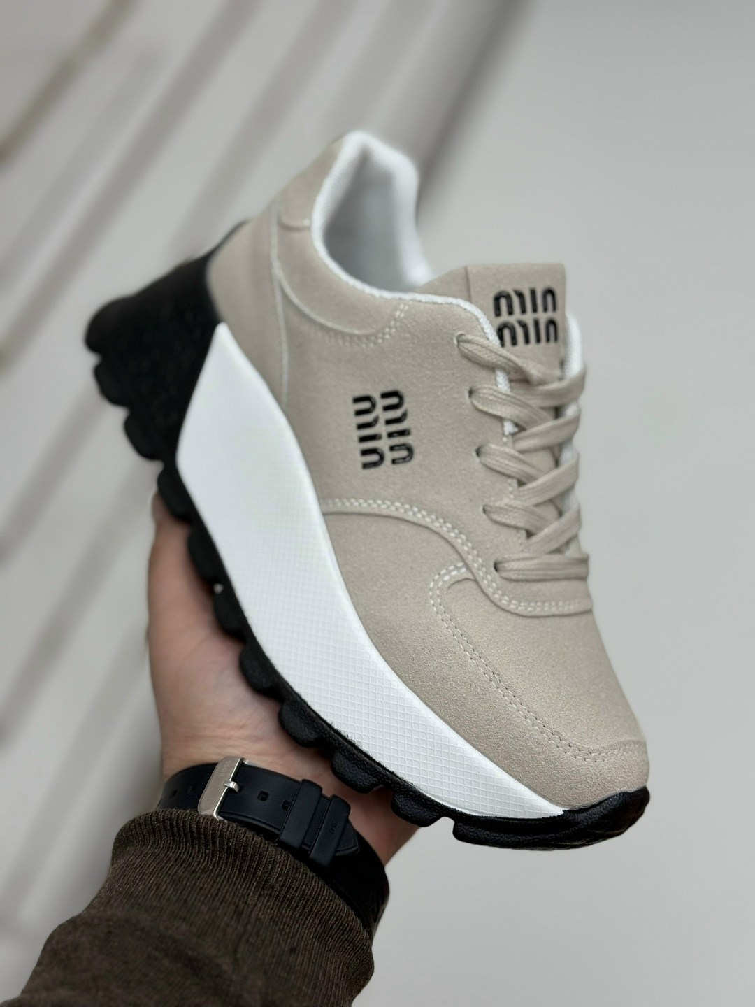 кроссовки женскиe,,кроссовки модные,кроссовки,повседневные кроссовки