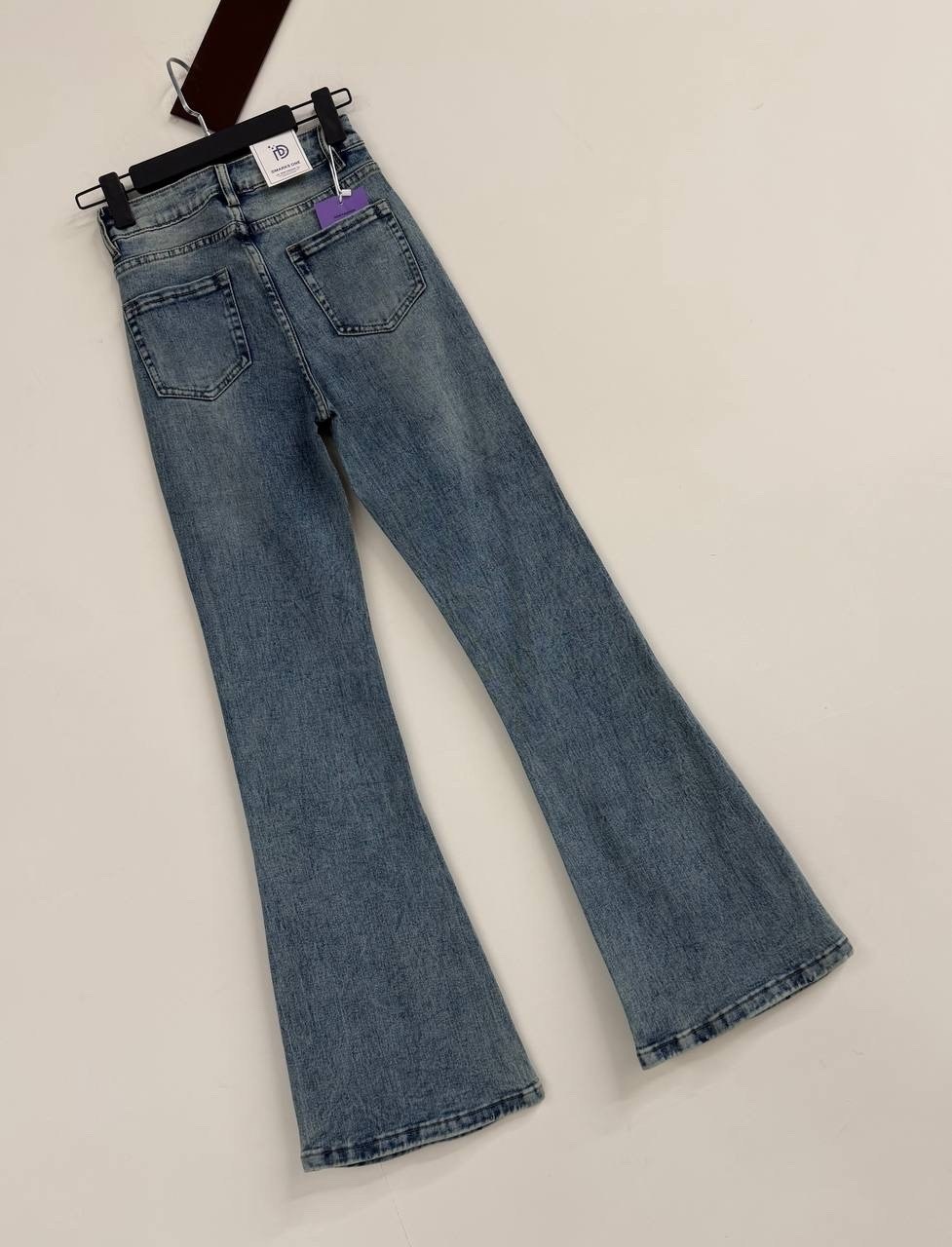 расклешенные джинсы,джинсы женские,джинсы женские клёш,джинсы стильные,джинсы клеш